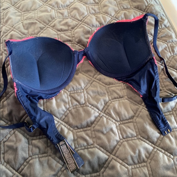 Victoria’s Secret Bombshell Bra - Picture 3 of 4